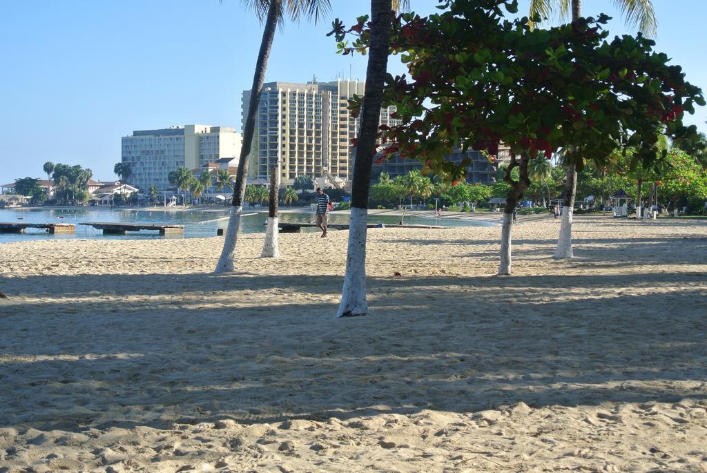 Beach One Bedroom Suite 13 Ocho Rios Buitenkant foto