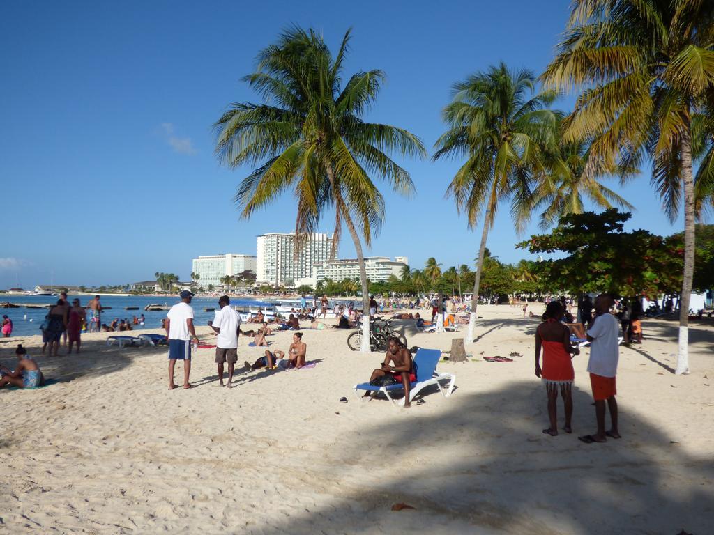 Beach One Bedroom Suite 13 Ocho Rios Buitenkant foto